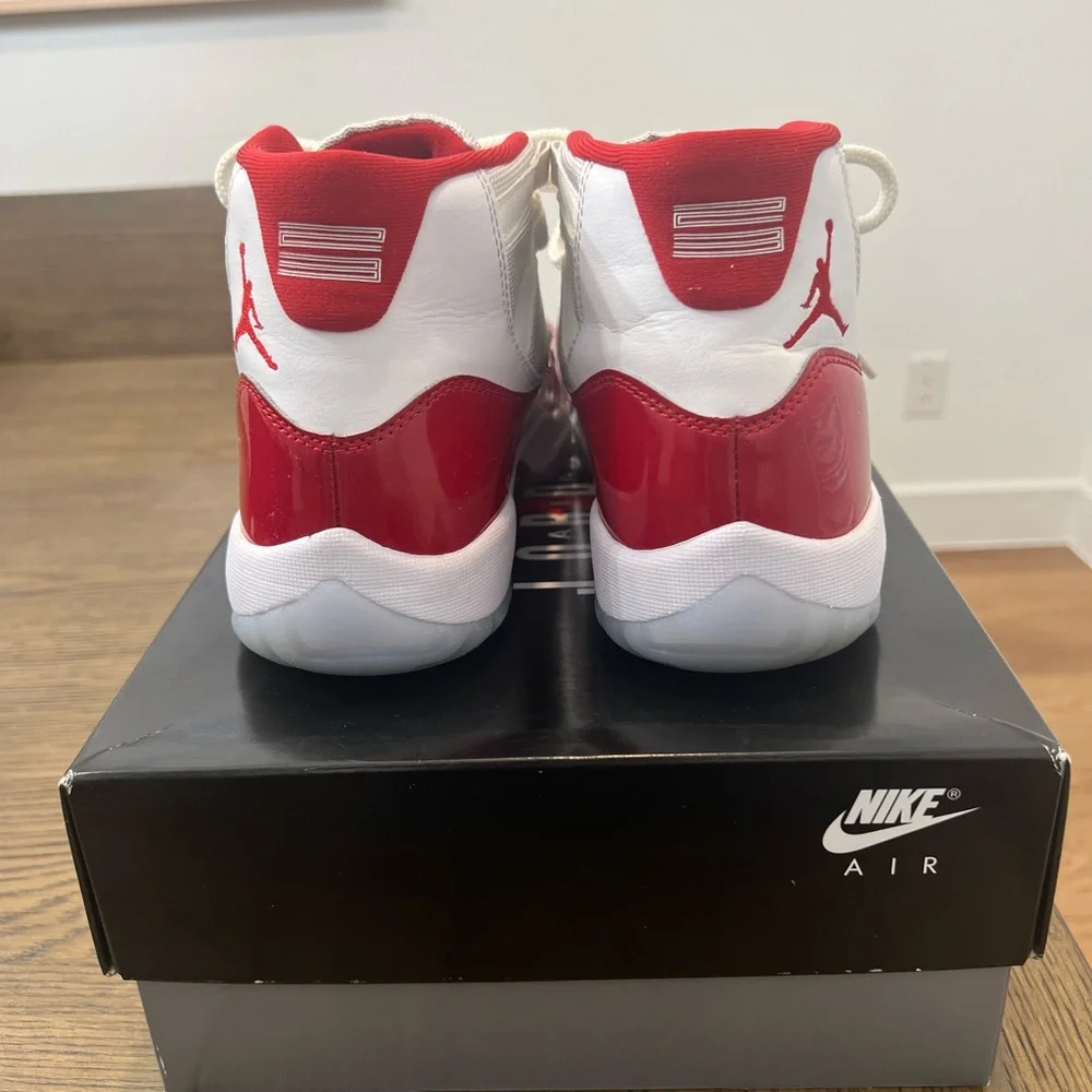 EUC Men’s Air Jordan 11 Retro Cherry (22) White Varsity Red Blanc 7.5M with Box